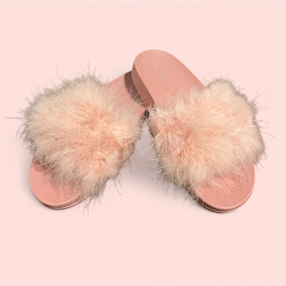 *Free with Purchase* NWOT Pink Fluffy Feather Slides